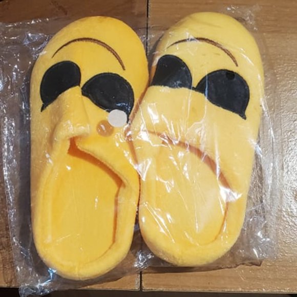 Kids Slippers - Picture 2 of 3